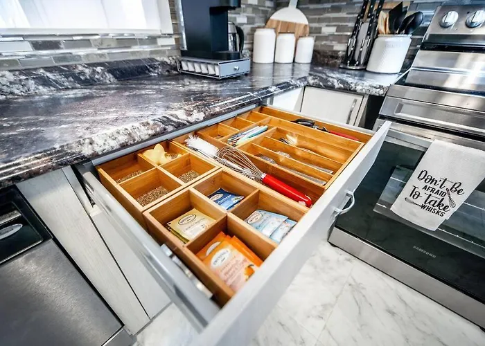 Luxury Stylish Home, Walk To Falls, Fire Pit&More