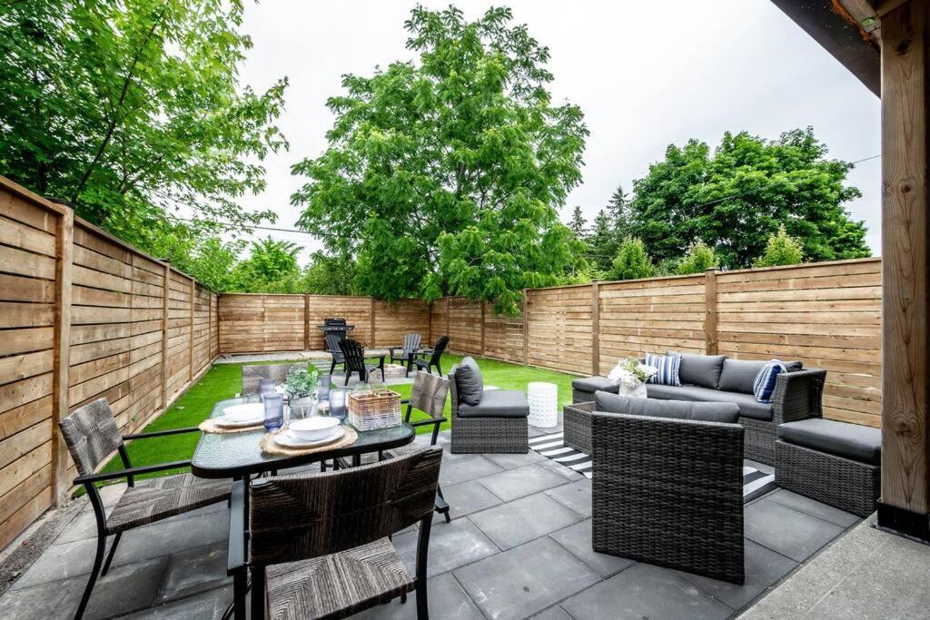 Luxury Stylish Home, Walk To Falls, Fire Pit&more * Niagara Falls
