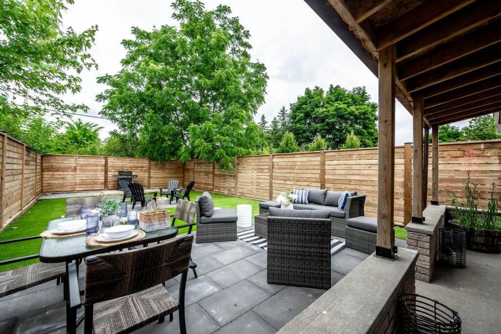 Holiday home Luxury Stylish Home, Walk To Falls, Fire Pit&more Niagara Falls